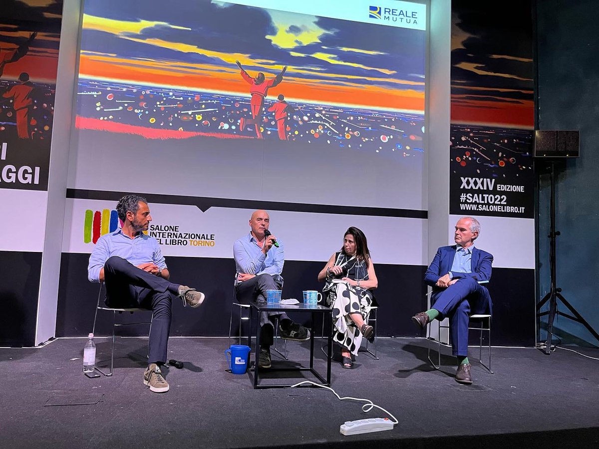 FPagano74's tweet photo. #CEOFactor con @piersolda, @sole24ore, Luca Zingaretti e Alessandra Tedesco, al @SalonedelLibro, ieri sera. #CEOConfidentialIlSole24Ore 

Link al libro: https://t.co/bnKbOIfPF1 https://t.co/YkN25xLx4c