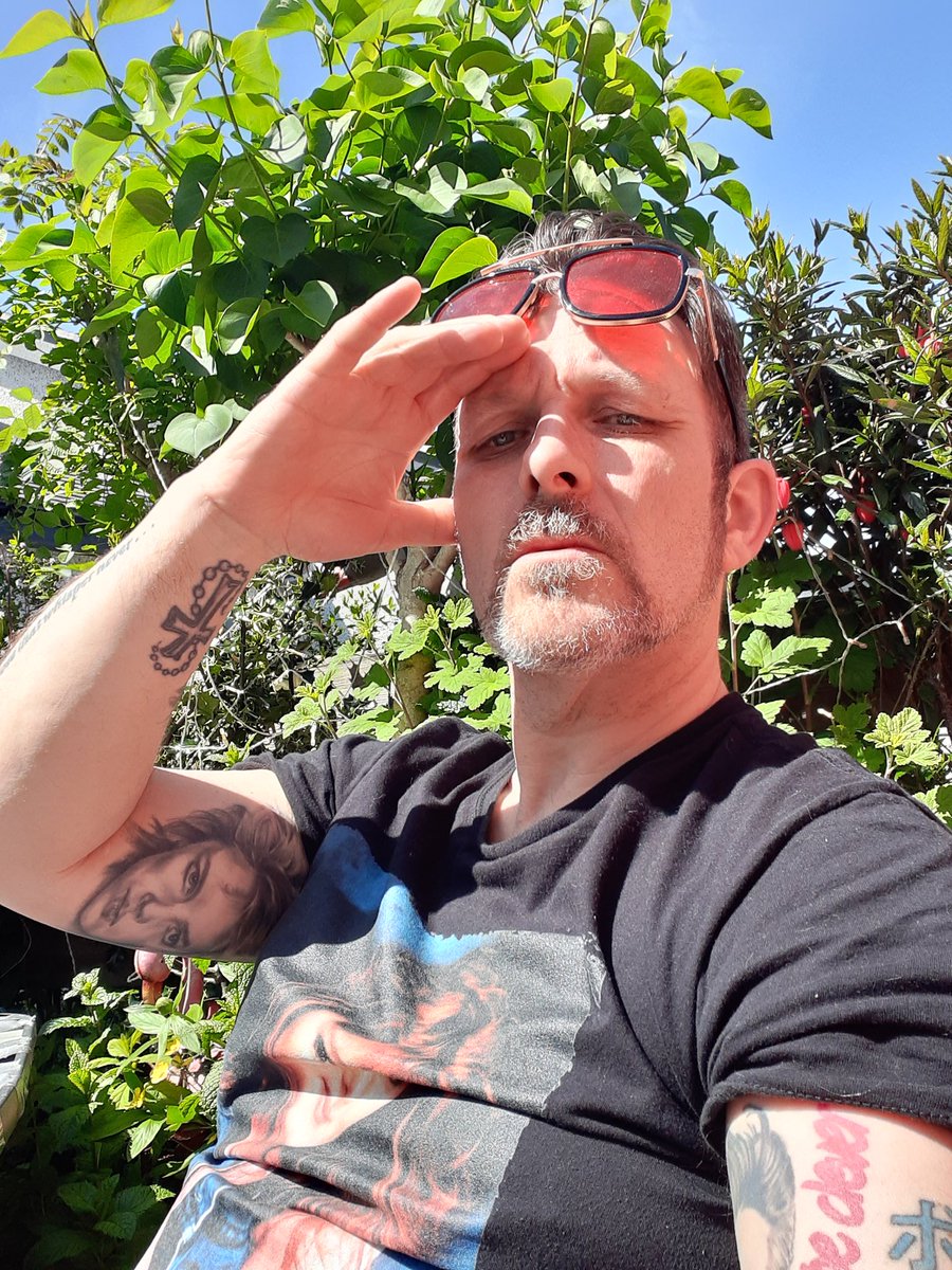 welshfreak's tweet photo. Can we please have a re-run of yesterday's weather...hot n' sunny - sitting in the garden blasting @softcellhq #HappinessNotIncluded #perfect #SunnyDays https://t.co/inuVvfNz9x