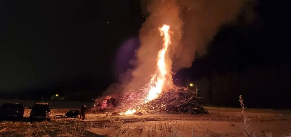 𝐑𝐞𝐩𝐨𝐬𝐭𝐞𝐝 𝐟𝐫𝐨𝐦 @𝐦𝐢𝐤𝐞𝐬𝐛𝐢𝐭

Burn