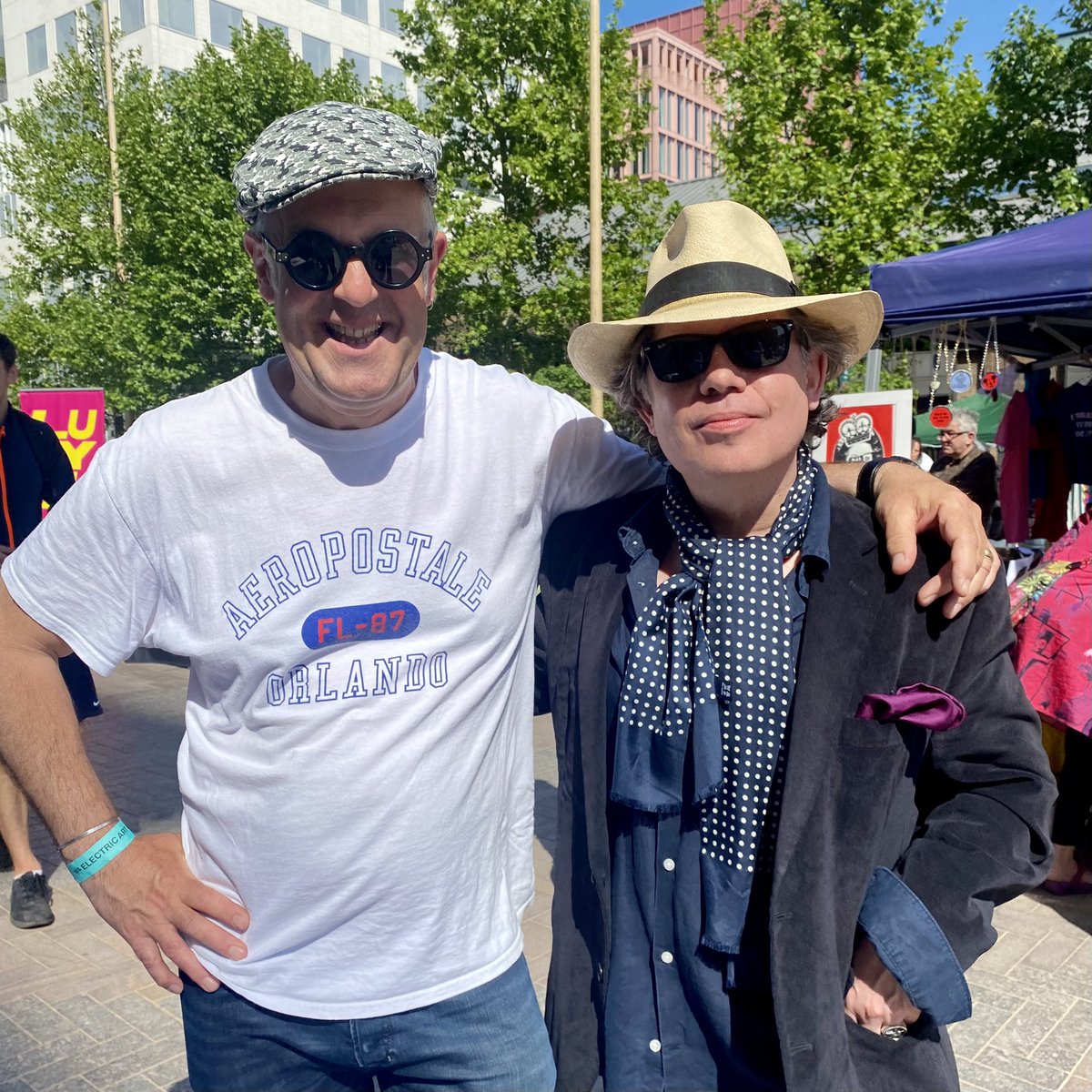 stephenharwood's tweet photo. Some more from the @artcarbootfair on Saturday, great weather for it! Good to see you #paulsakoilsky #charleswilliams #jenniferbinnie #pascalrousson
#artcarbootfair #artcarbootfair2022 #electricartcarbootfair @Swiftcharles https://t.co/LlWe9dZEsX
