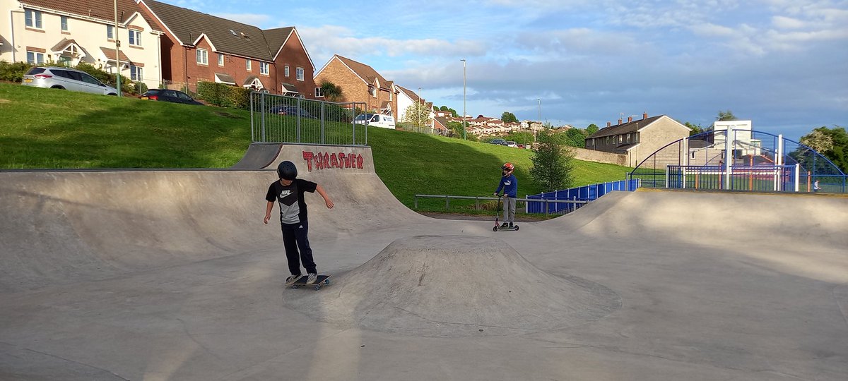 UKEmpLawyer's tweet photo. Moss bros had a great session at the local skate park yesterday evening. 
Fun &amp; no broken bones = success! 🏴󠁧󠁢󠁷󠁬󠁳󠁿🇬🇧
@santacruzskate #SantaCruzSkateboards #40YearsDeep @torfaencouncil https://t.co/0rxVzBEZrt