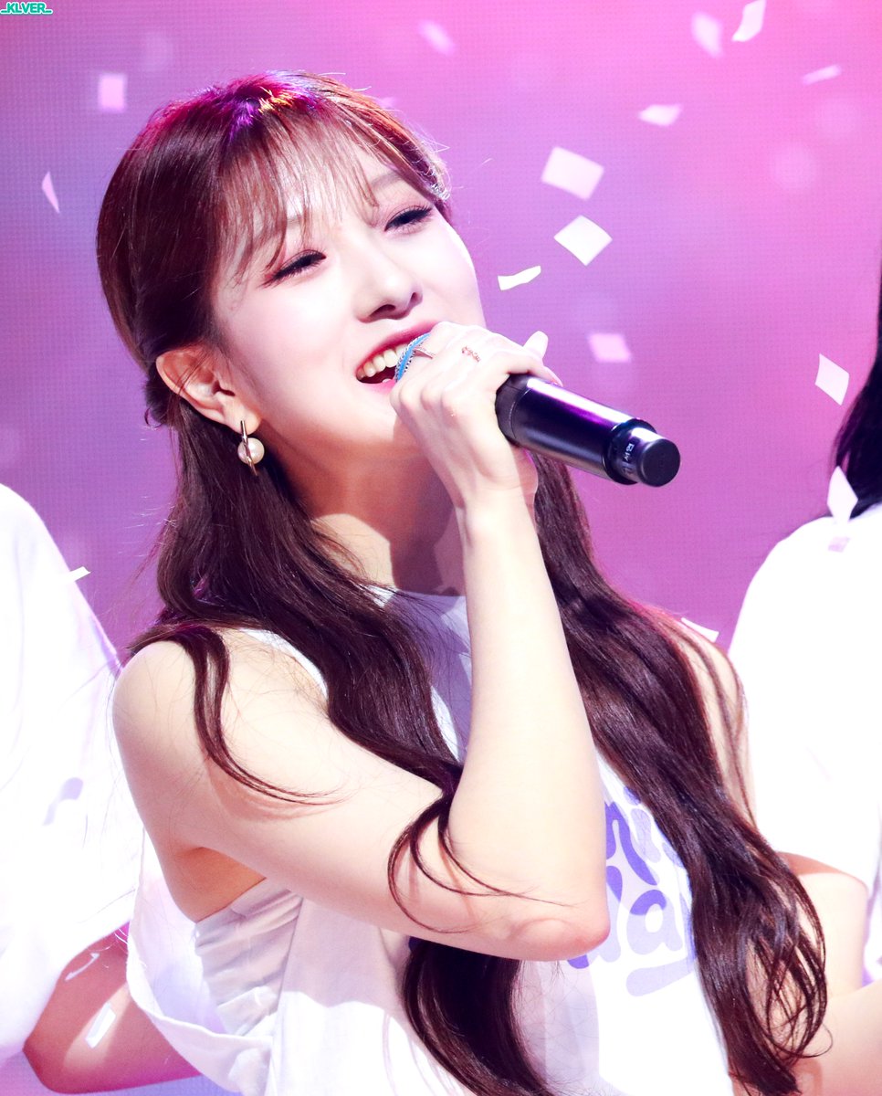 _klver_'s tweet photo. 220423 프로미스나인 이서연
🐼❣️

#프로미스나인 #fromis_9
#이서연 #서연 #seoyeon https://t.co/cLQZhJIZHK