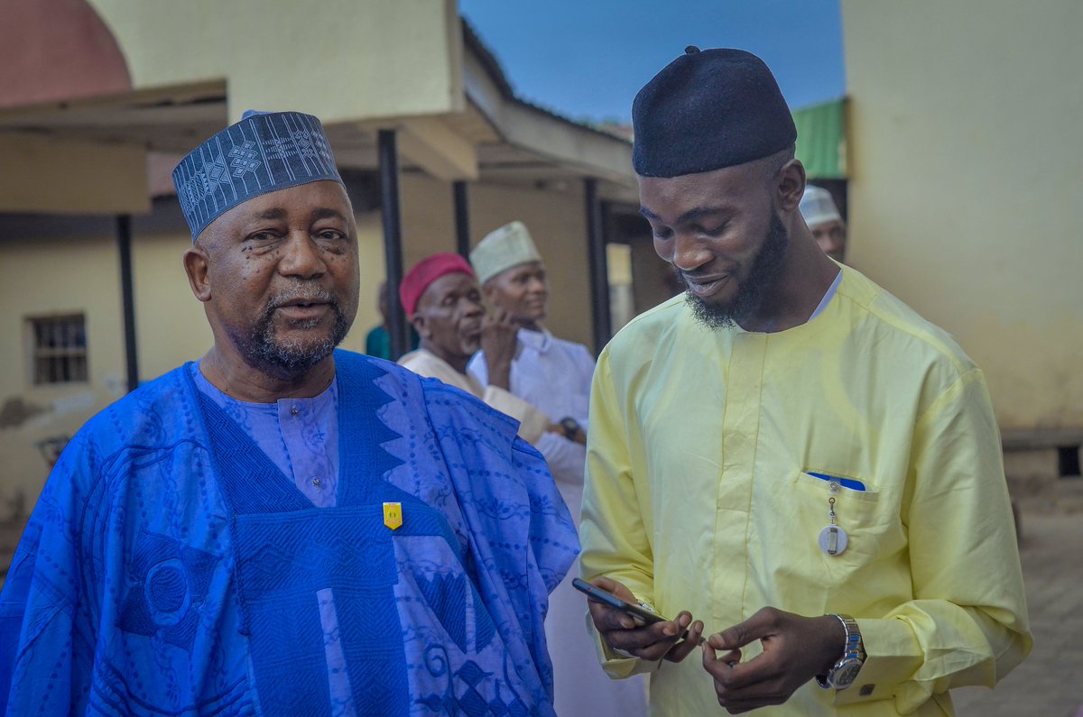 Photo speaks...
Royal blessings from the HRH 
Nigeria here we come
<a href="/Cesnabmihilo23/">Cesnabmihilo Campaign Org</a> for president 
#PrinceHarry #Hope23 #DuchessofCambridge #MeghanMarkle #RoyalFamily