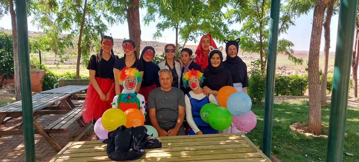 biceryilmaz6331's tweet photo. Meslek liseleri ailelerle buluşuyor kapsamında köy okullarına gidecek olan çocuk gelişimi alanı öğrencilerimizle harika bir kare daha #salihaydin #mahmutozer #siverekmem https://t.co/8SnKuGcmRF