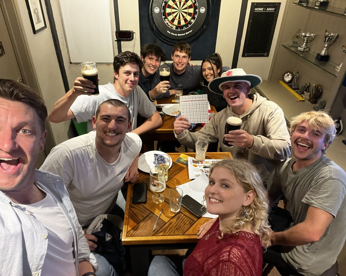 Last night was my first live gig back since being on tour, hosting The Raglan Pub Quiz

Huge thanks to these Tailenders who made the trip out of town to see me experiment with some new material alongside some old favourites ❤️

#tailendersoftheworlduniteandtakeover