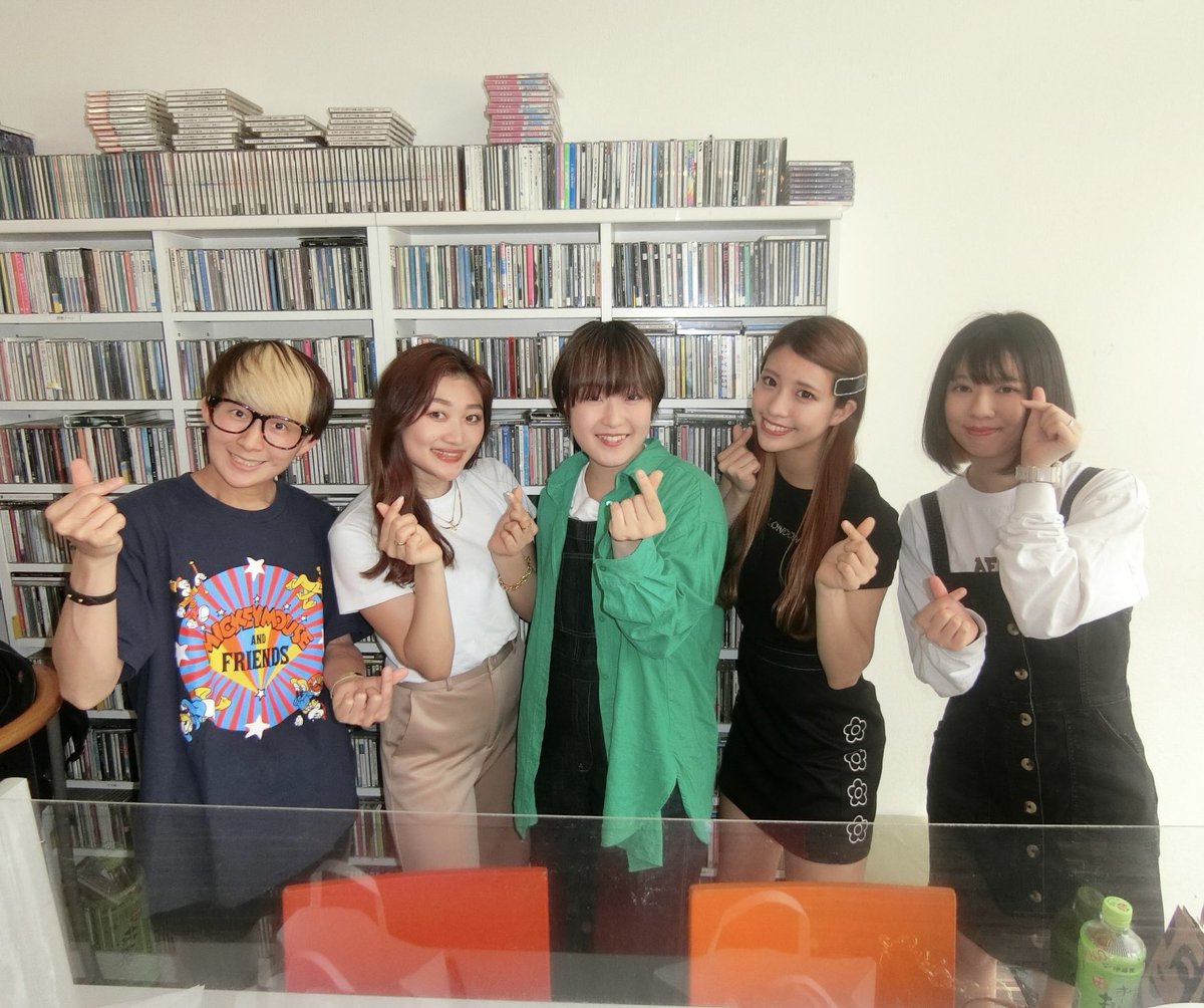 MUSICBIRTHDAY1's tweet photo. 5/20 ラジオ生放送！終了！
ゲストは、ダンス公演SCRAMBLEより、「かやこ&amp;EriNa」が登場し、様々なエピソードトークや、プライベートな話まで！盛り上がりました✨
ありがとうございました！
#しづにゃん #SSCシェアハピラジオ #radio #レインボータウンFM #MUSICBIRTHDAY #はぴあー https://t.co/sP3bMbPRBD