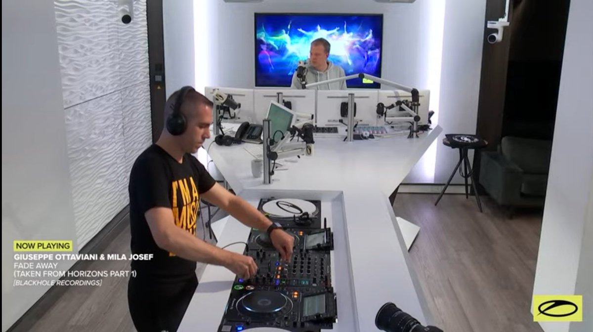 Spacewalkerlive's tweet photo. That was a brilliant guest mix @GOttaviani β€οΈπΆ & Congratulations for your brand new album "Horizons Part I"
#ASOT1069 @asot https://t.co/mQsE9Jxefb