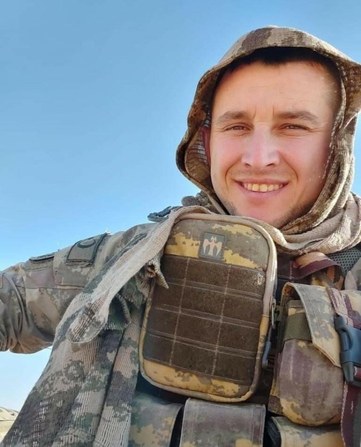 Şehit Emre Ceylan kütüphanemizin rafları hâlâ bomboş, bir kitap dahi destek olmak isteyen DM'den ulaşabilir🤗🌸