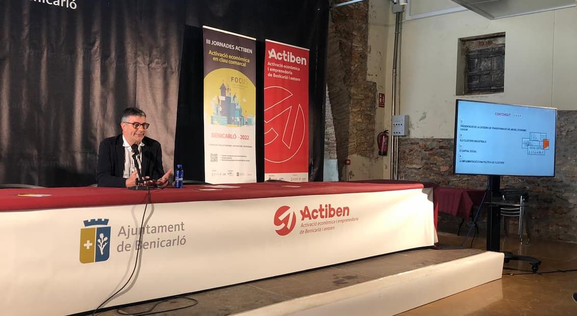 🗨 El director de la Càtedra, Xavier Molina, ha participat en les terceres Jornades <a href="/ActiBenicarlo/">actiben</a>, un programa per a impulsar les empreses del nord de la província, amb la conferència ‘Factors imprescindibles per a una clusterització territorial d’èxit’.