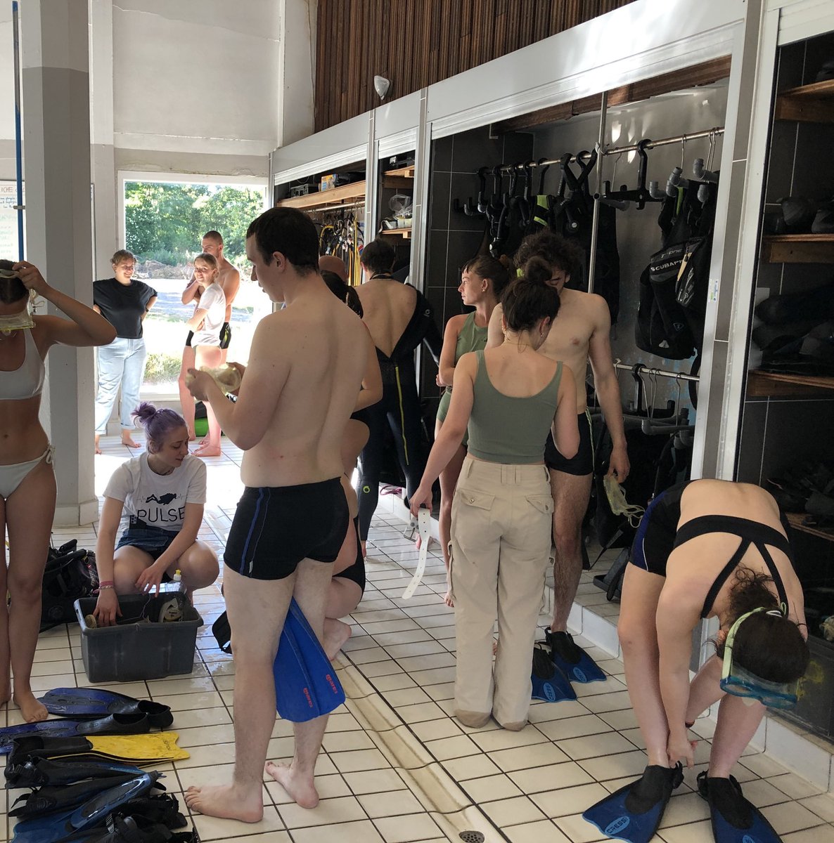 pulse_lille's tweet photo. Retour sur la nuit de la plongée 

Lundi s’est tenu la première nuit de la plongée ! 🤩

Une soirée de baptêmes durant laquelle nous avons partagé notre passion pour la plongée avec les étudiants et le personnel de l’Université de Lille.
1/3 https://t.co/wOtCyD4aAn