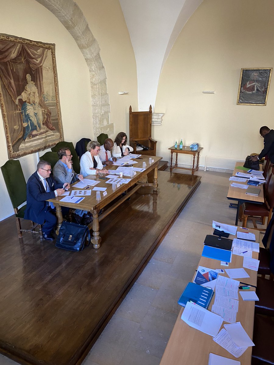 CiamSLazareff's tweet photo. Lancement des demi-finales sous la présidence de @C_Duclercq ! M2 Contentieux des affaires contre le LLM  Contentieux international des affaires approfondi. Bon courage ! https://t.co/xnlHRolFIn