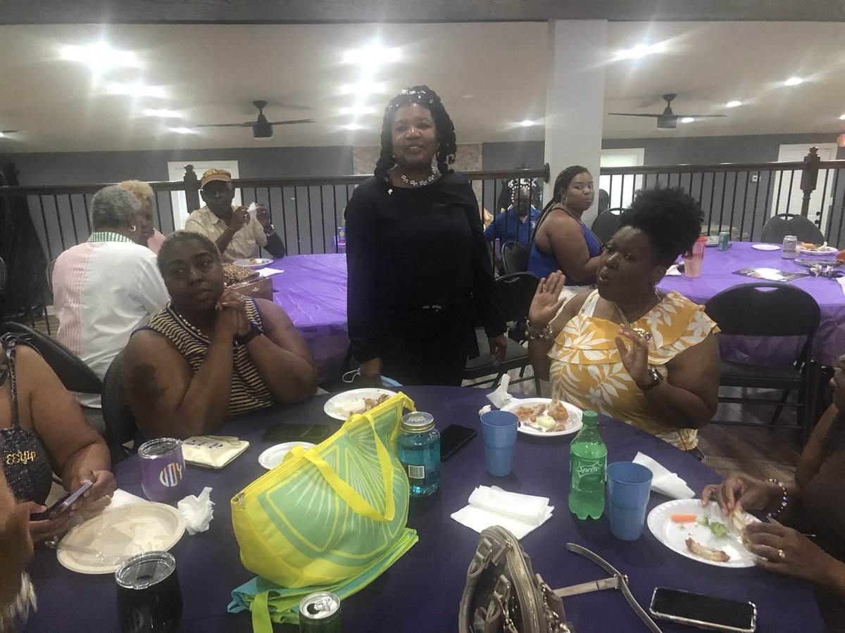 UpstateSCGreek's tweet photo. Here we are enjoying the 2022 Spring Mixer at the Omega Foundation House. Good food and drink and great Greek fellowship! Thank you to all who worked to pull conduct the event. https://t.co/lbv0yUKGTH