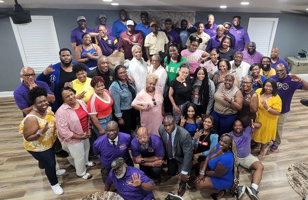 UpstateSCGreek's tweet photo. Here we are enjoying the 2022 Spring Mixer at the Omega Foundation House. Good food and drink and great Greek fellowship! Thank you to all who worked to pull conduct the event. https://t.co/lbv0yUKGTH