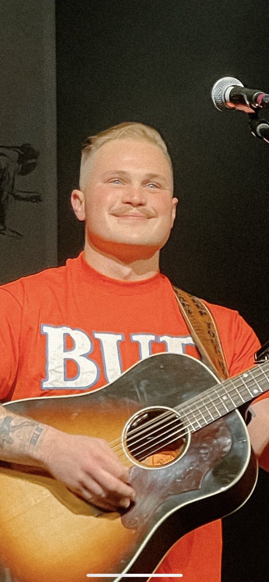 MarleeHopee's tweet photo. @zachlanebryan Release Day MOOD: https://t.co/cspmBuAsCb