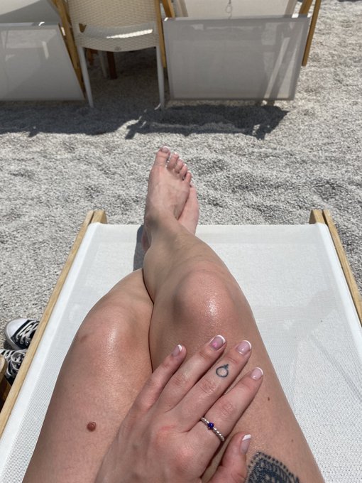 which paypig is going to reimburse me for my manicure &amp; pedicure rn $irltinax https://t.co/FG0RV1S3u