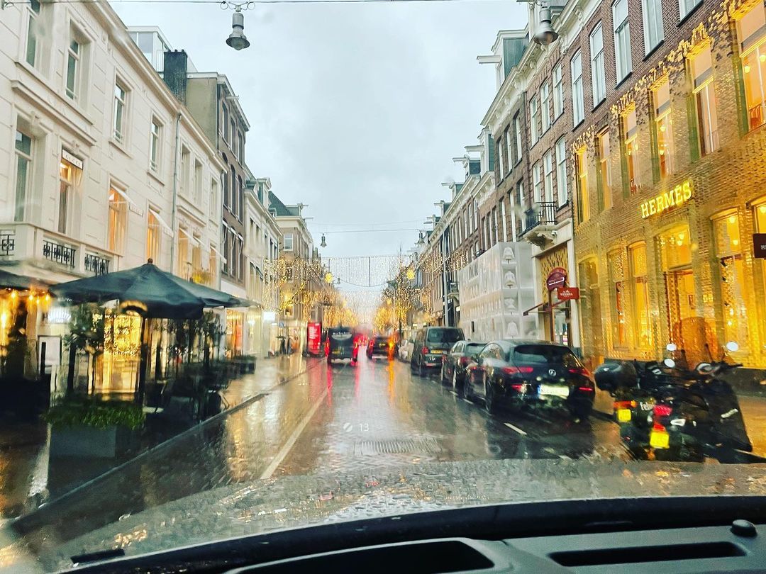 Nu in de #pchooftstraat met vrouwlief