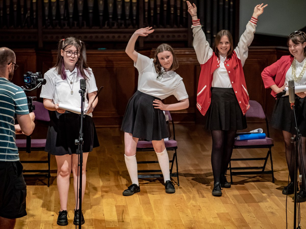 TheatrCymru's tweet photo. Any room for us?💁♀️
🎹A group of young people have been busy composing and writing original micro musicals! #AcademiLeeway is a grassroots theatre academy for young people aged 14-25 in Merthyr Tudfil, Rhondda Cynon Taf, Caerffili, Penybont and Castell Nedd Port Talbot. https://t.co/ZWrv6rD9pQ