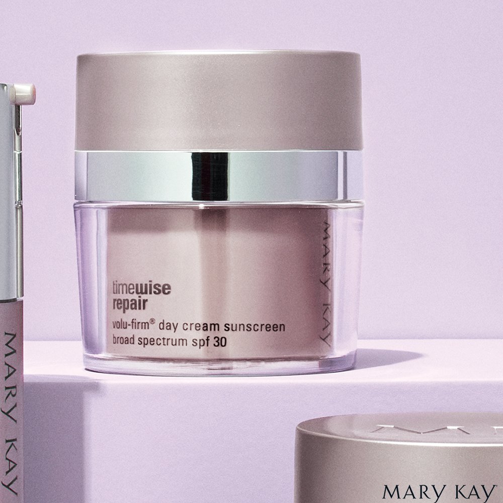 marykayespana's tweet photo. Aquí tienes la solución para combatir los daños que provocan flacidez, arrugas profundas y pérdida de la elasticidad en la piel. ¡La Crema de Día TimeWise Repair para pieles maduras! 💜
https://t.co/7qD4heXkM4 #TimeWiseRepair https://t.co/NN0RYVnwS4