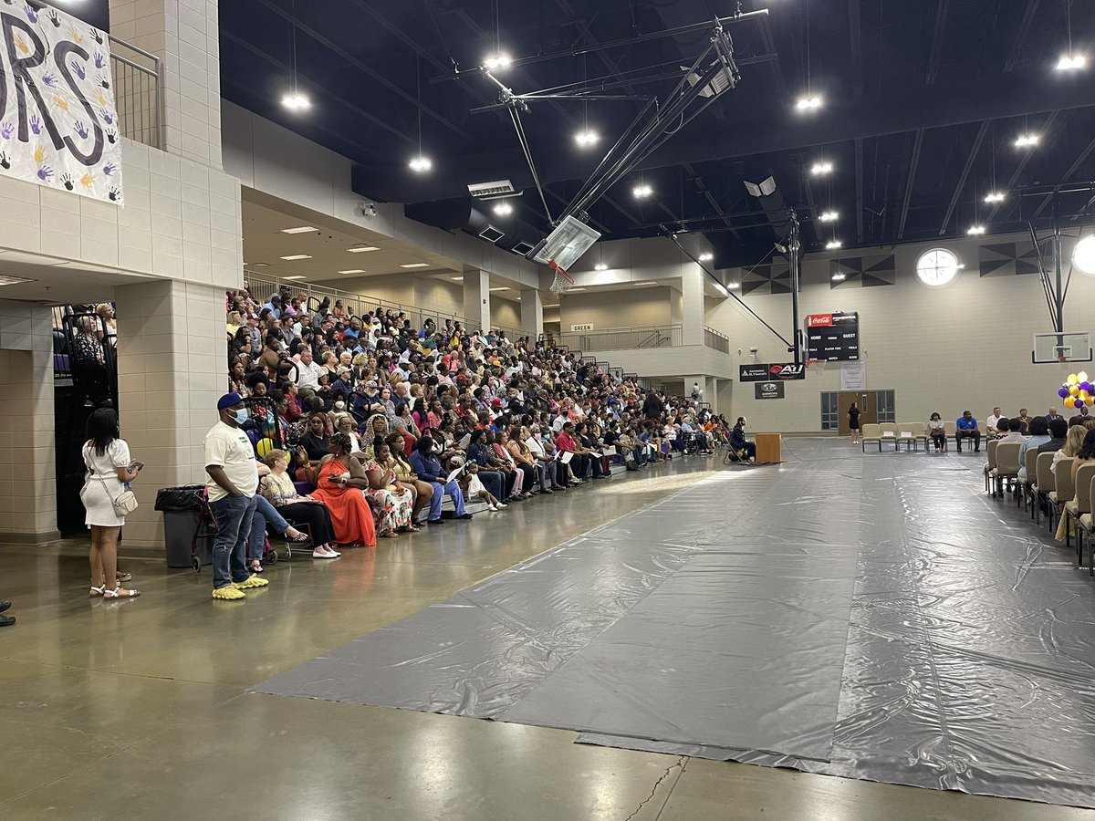 bmm628's tweet photo. @HueytownMiddle Our 8th grade Transition night was truly a success!!! @JEFCOED https://t.co/9yhsu3ZPYr
