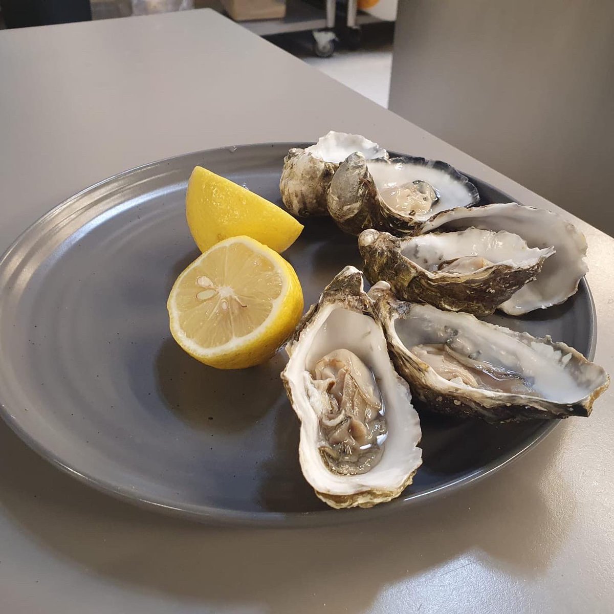 THRIVEwithus_'s tweet photo. Taking on Chef School today with @elioruk 👩🏻‍🍳

Not only are we brushing up on our culinary skills but we're speaking to some of Elior's 2,000 learners to share how they blend practical sessions from filleting fish to baking bread with digital content on Thrive@Elior. 🐟🥖 

#chef https://t.co/I2qzzXwMLM