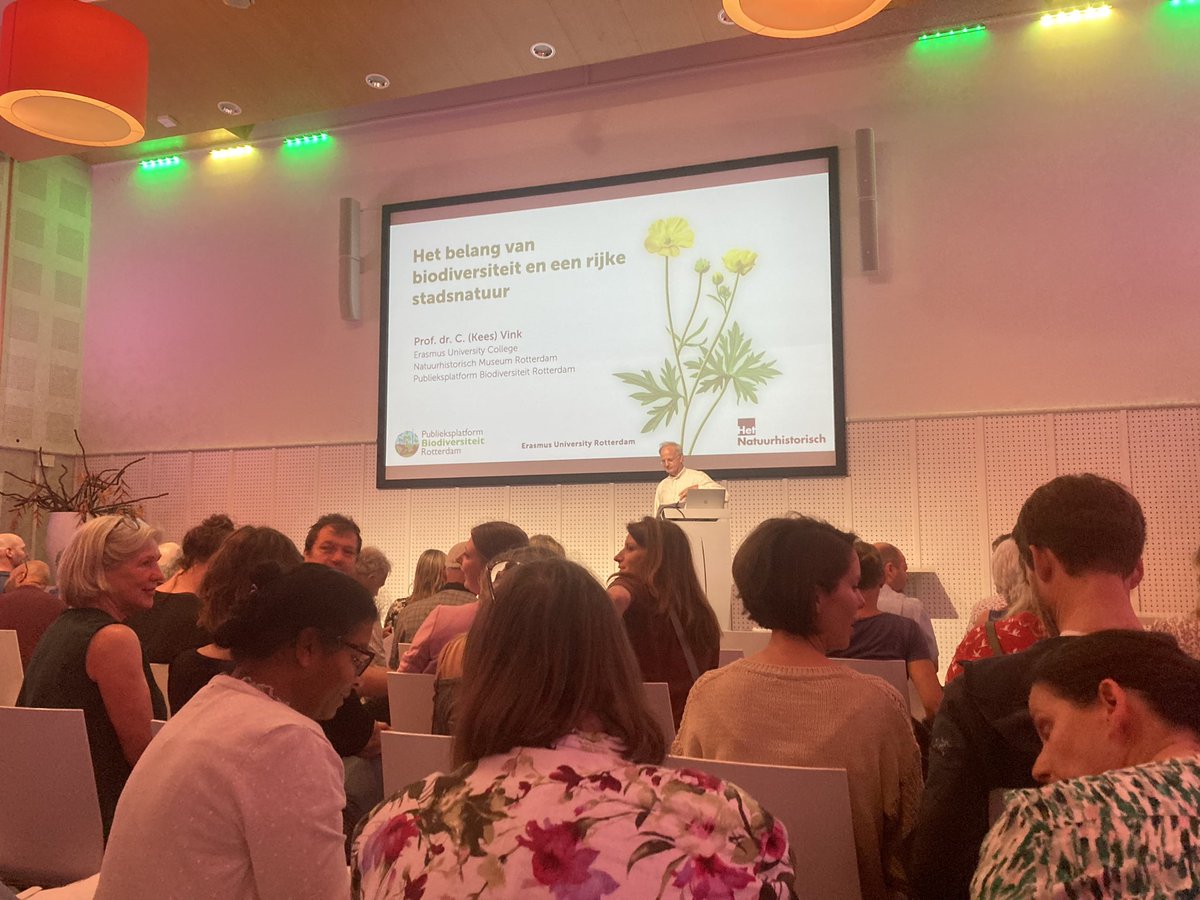 Nu op het symposium ‘naar een rijke stadsnatuur’ over biodiversiteit. In de haaienzaal van Diergaarde Blijdorp #publieksplatformbiodiversiteit 😀😀🌈🙏 platform om het belang van biodiversiteit onder de aandacht te brengen van een breed publiek.