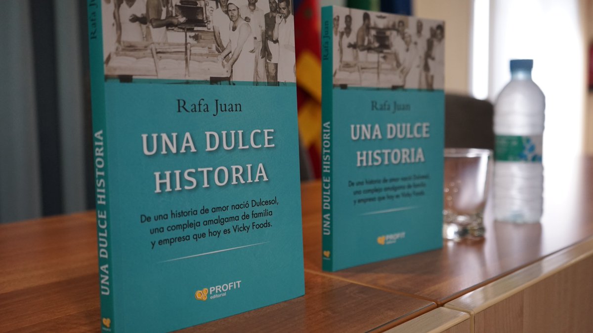 ComevaV's tweet photo. 📚🔴 Éxito de convocatoria de @rafjuan (@vickyfoods) en la presentación de "Una dulce historia" en Comeva
➡️ https://t.co/uYPMVfuREW
#COMEVA #UnaDulceHistoria https://t.co/W60bSYNdrk