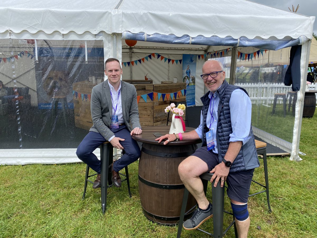 fitzpatrickref's tweet photo. Up next @TheVETFestival in the Endoscopy tent: Specialist Gerard McLauchlan’s lecture
‘Now urine trouble - time to consider cystoscopy? #vetfestival https://t.co/G7jPJcxWve