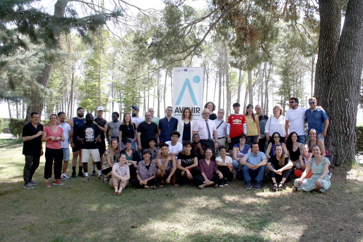 Poctefa_AVENIR's tweet photo. @GRITS_UB 📸 Socis de la part catalana i francesa, reunits amb els 15 joves migrats sols, satisfets amb els resultats obtinguts que evidencien l'èxit del programa transfronterer @Poctefa_AVENIR 

@dsocialscat @AjTremp @ConsellJussa @ocupaciocat @GRITS_UB #PallarsActiu #CMA #CRFMErasme https://t.co/Km2R81sfeg