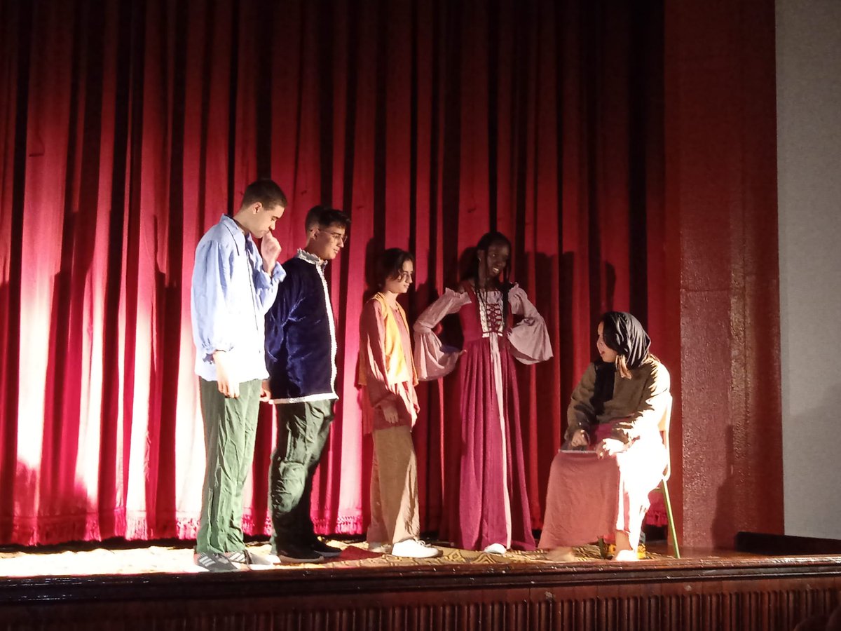ConsejeriaEduc1's tweet photo. Hoy es nuestro tercer día en Tánger en el XXIII Festival de Teatro escolar en español🎭de los #CentrosEspañolesMarruecos, con actuaciones del @instituto_lope de Nador y @iemjovellanos de Alhucemas
#23Festivalteatro @AccEducativaExt @EmbEspanaRabat @MarocEducation @educaciongob https://t.co/h1nmGnzYfv