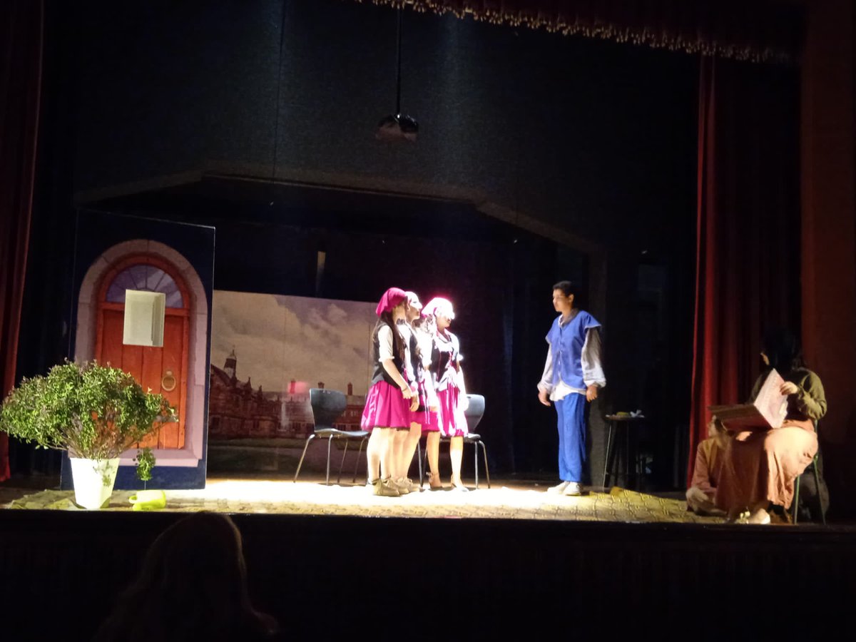 ConsejeriaEduc1's tweet photo. Hoy es nuestro tercer día en Tánger en el XXIII Festival de Teatro escolar en español🎭de los #CentrosEspañolesMarruecos, con actuaciones del @instituto_lope de Nador y @iemjovellanos de Alhucemas
#23Festivalteatro @AccEducativaExt @EmbEspanaRabat @MarocEducation @educaciongob https://t.co/h1nmGnzYfv