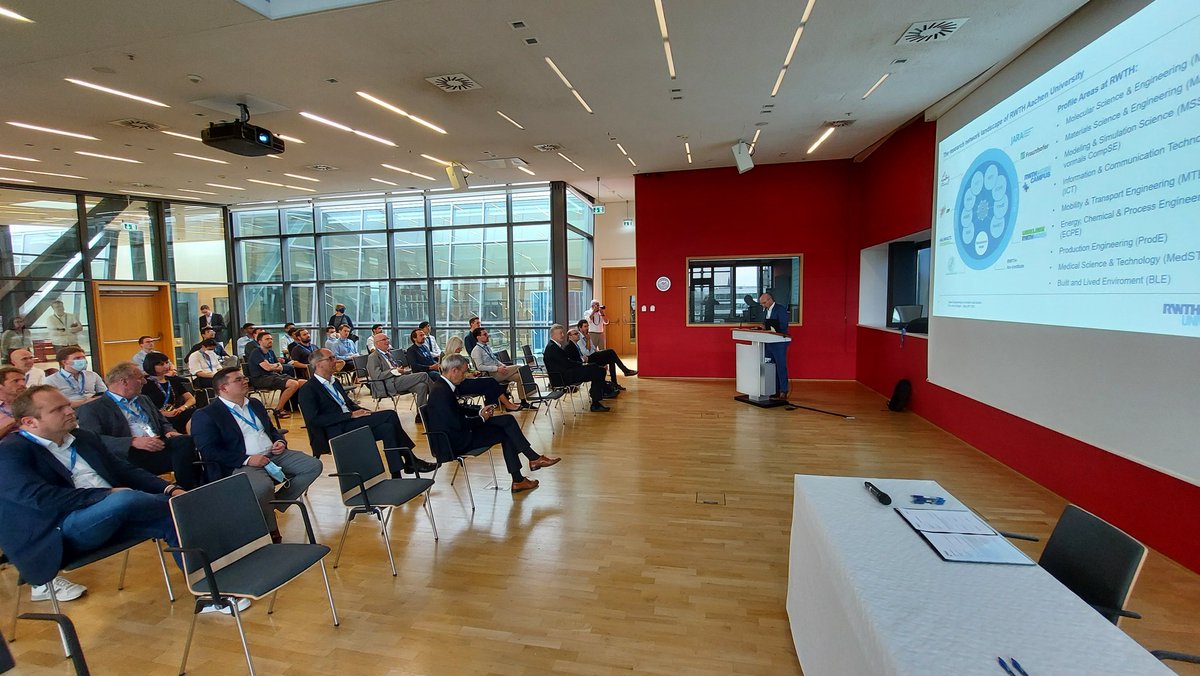 RWTH's tweet photo. Startschuss für das @Celonis #Engineering and #Innovation Lab an der #RWTH, mit dem wertvolle Synergieeffekte im Bereich #Forschung und Entwicklung und bei der Ausbildung künftiger Fachleute für #ProcessMining und #ExecutionManagement geschaffen werden sollen.👍

@RWTHInnovation https://t.co/Qzi1HCKjkG