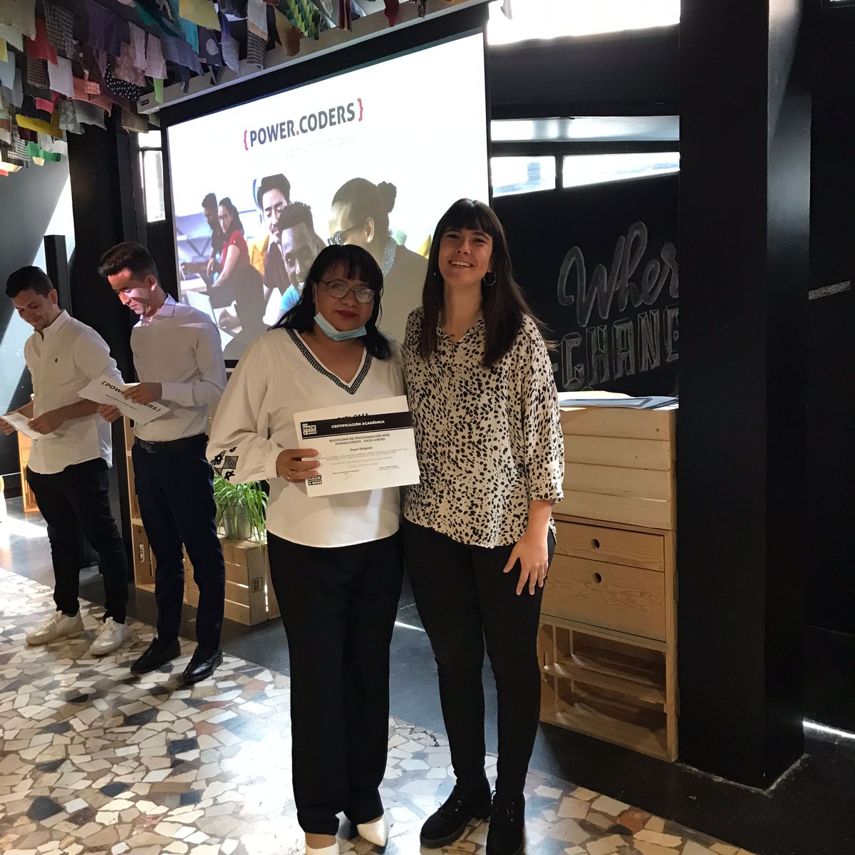 ImpactHubMAD's tweet image. Hoy, Día de Graduación en #ImoactHubAlameda para nuestros participantes en #Powercoders la academia de Programación para personas refugiadas que les ha permitido acceder a una oportunidad laboral tras una intensa formación...¡Enhorabuena, gran trabajo y esfuerzo!