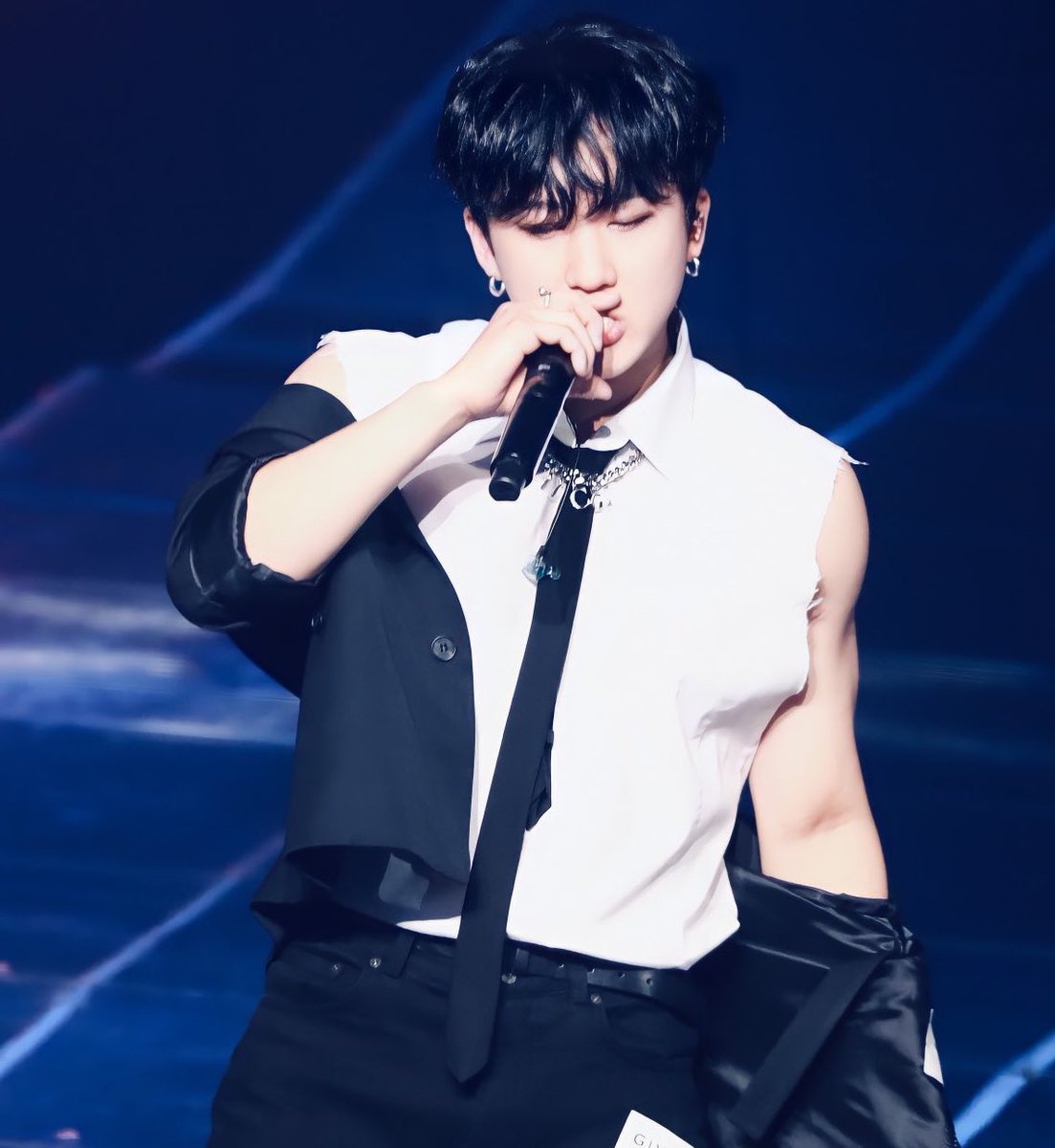 HariNgRpw's tweet photo. good boy.                             gone bad. https://t.co/6llngnXAhK