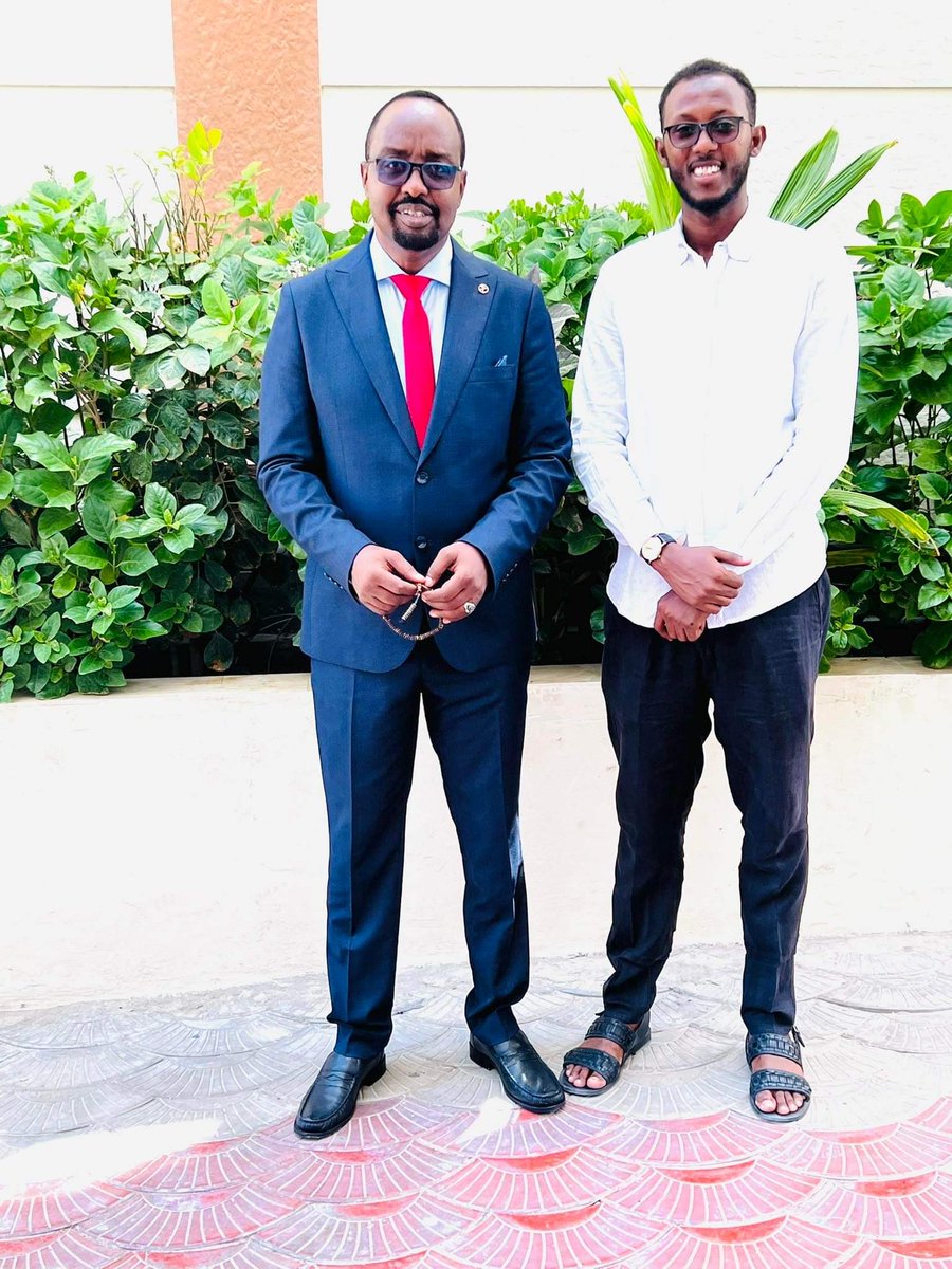 Nuursalal's tweet photo. Gedo at peace with Jubbaland State & the rest of FMS has started today after a long struggle done by the intellectuals community leaders and politicians. Nice to meet with my brother #Warfa the Icon of political space and one of the future leaders
@JSStatehouse @PresidentMadobe https://t.co/qCzc3dneD8