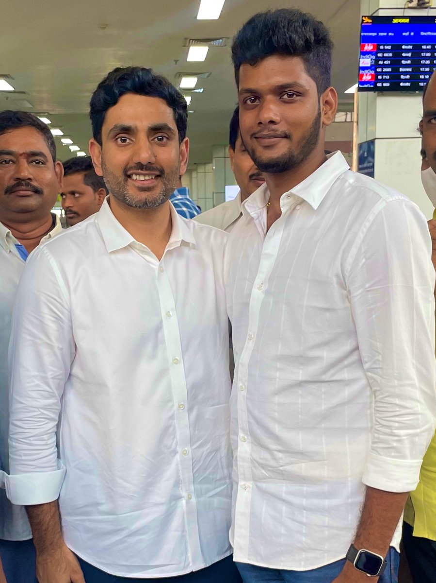 raghu_yeadala's tweet photo. రాజం పర్యటనలో భాగంగా విశాఖ విచ్చేసినా @JaiTDP జాతీయ ప్రదాన కార్యదర్శి శ్రీ @naralokesh గారిని విశాఖపట్నం విమానాశ్రయంలో మర్యాదపూర్వకంగా స్వాగతించటం జరిగింది. https://t.co/I08OWYPUoj