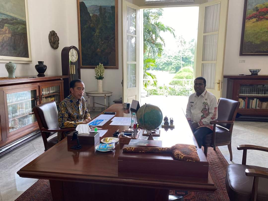 Abis ketemu <a href="/elonmusk/">Elon Musk</a> dan bahas spaceX.. Bupati biak diundang khusus oleh <a href="/jokowi/">Joko Widodo</a> ..  

Fyi.. biak sudah brp kali di survey sbg t4 yg sangat cocok untuk stasiun antariksa