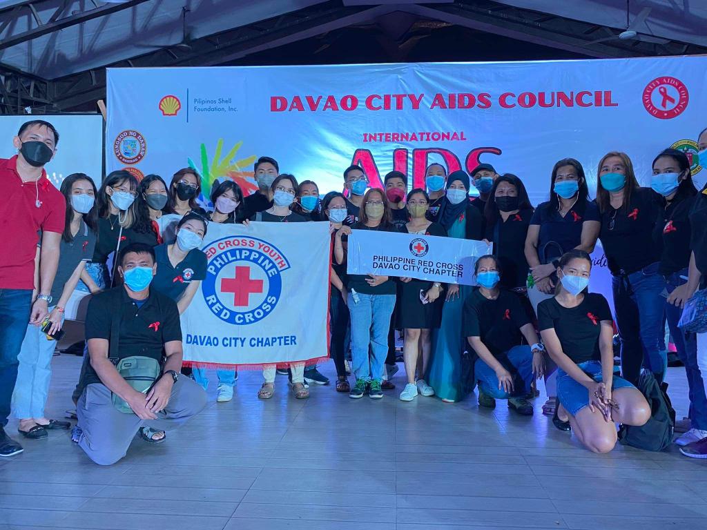 RcyDavao's tweet photo. With this year's theme, "Keeping the lights, Honoring our rights, Radiating pride," the Philippine Red Cross - Davao City Chapter participated in the International AIDS Candlelight Memorial, May 20, at Rizal Park, Davao City.🕯 

#IACM2022 #BIDAbawenyongRCY https://t.co/9uqB8Nr5nf