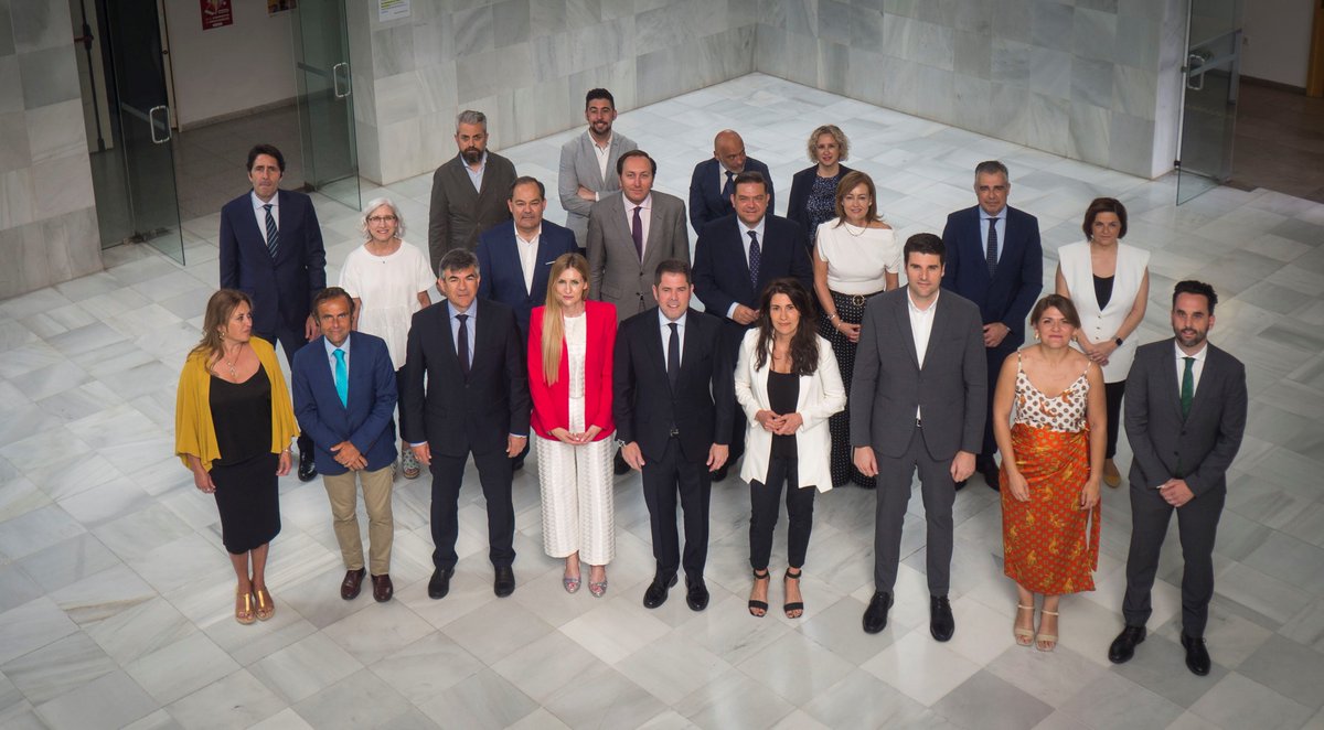 grupoluna1958's tweet photo. Enhorabuena a Concepción de Luna, Consejera Delegada de #delunagroup, nueva vicepresidenta de la Confederación Granadina de Empresarios (CGE). Estamos muy orgullosos de ti, de tu compromiso con la sociedad granadina y el desarrollo empresarial de la provincia.
#granada #CGE https://t.co/FsGxaAfS0n