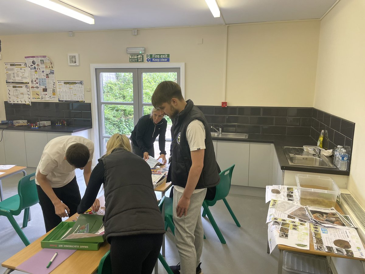 PrioryParkCS's tweet image. Our new Science Lab is looking amazing! A huge thank you to the Community Team at Arnold Clark for their kind donation and to Calbri Maintenance Services for carrying out the work to such a high standard! @ArnoldClark #prioryparkcommunityschool #arnoldclark #PPCS #ThisIsAP