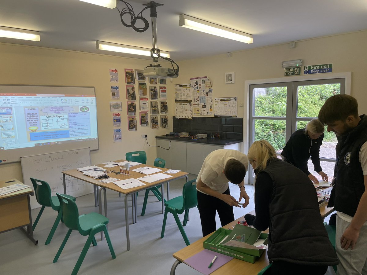 PrioryParkCS's tweet image. Our new Science Lab is looking amazing! A huge thank you to the Community Team at Arnold Clark for their kind donation and to Calbri Maintenance Services for carrying out the work to such a high standard! @ArnoldClark #prioryparkcommunityschool #arnoldclark #PPCS #ThisIsAP