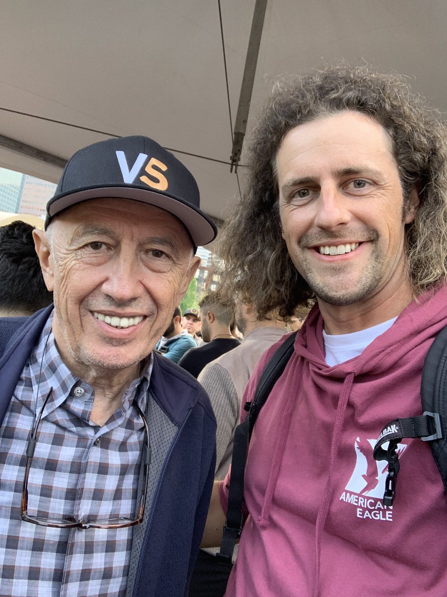 MetaZappy_'s tweet photo. Talking with Sasha Vaynerchuk, @garyvee dad, was actually a highlight for me. The legacy of passion and hard work. @veefriends #veefriends @TeamGaryVee @veecon #VeeCon https://t.co/TYdstDsG6e