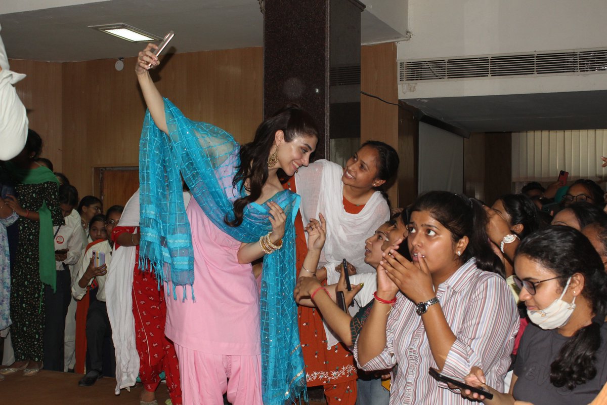 BabaFaridGroup's tweet photo. Glimpses from visit of Harbhajan Mann alonghwith the starcast of "PR" Movie at Baba Farid Group of Institutions. The students were ecstatic to see their favourite stars live and enjoyed their interaction with all the stars.
#BFGI #PRmovie #HarbhajanMann #AmarNoori https://t.co/AnvBKTgGQG