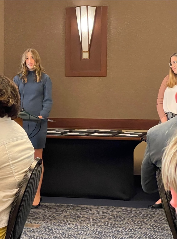 CMMS_Bangor's tweet photo. CMMS Chief Science Officer’s (CSO) continue to amaze with their leadership!  Emma Dabrowski did a great job as an emcee for the annual CSO Banquet.  Alexa Snawder wowed everyone with her Action Plan overview and her global impact with students in Africa! https://t.co/yfxMZDq7Ja