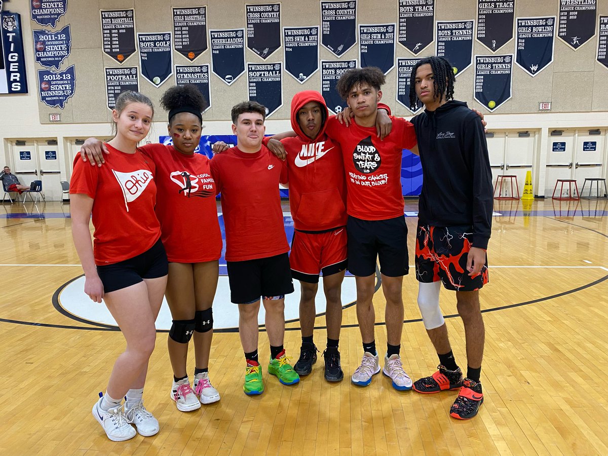 The Volleyball Tournament asked students to come prepared with a theme and students delivered! Congrats to the Senior Citizens for winning best theme/costume!