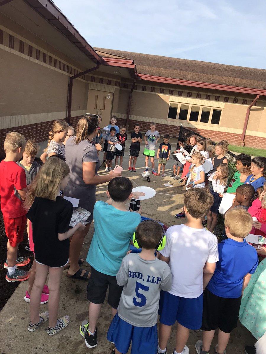 mrkrontz's tweet photo. Will it sink or float?  Some great time with @_MrsBuck_  and her 3rd grade class today! https://t.co/CBMuU4duFZ