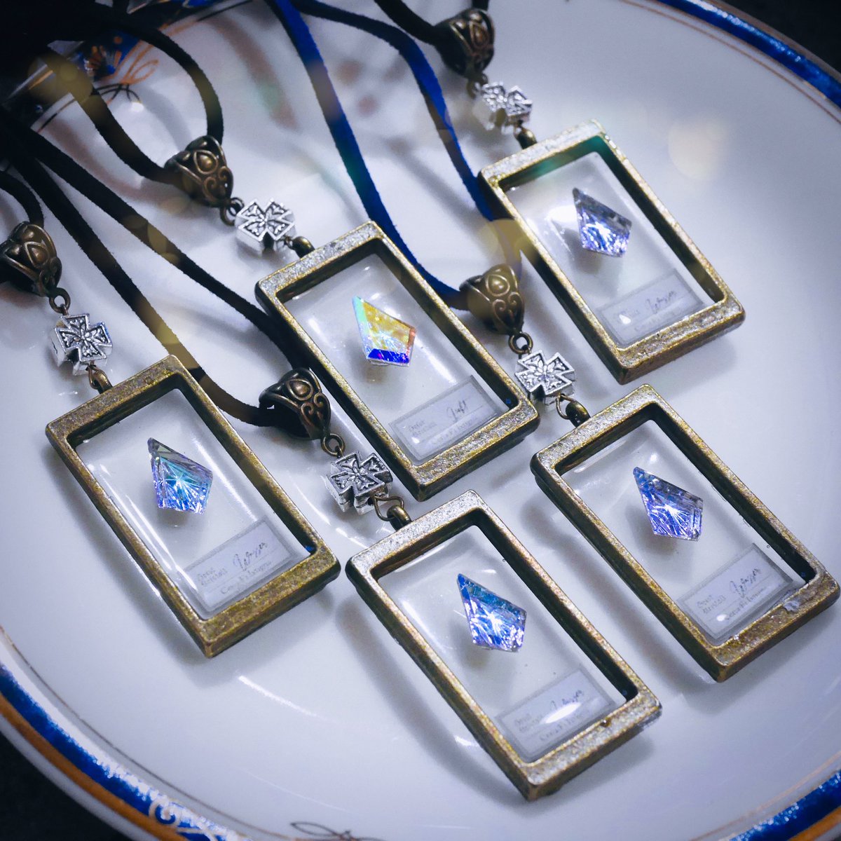 CiR_IX's tweet photo. 呪文を唱えられるアミュレットや魔術師専用装身具を扱っています。
お品書きをリプ欄に連ねていきます‼

🔸イベント出展
◽︎ #デザフェス55 (@designfesta) 5/21-22
出展名 CiR + 蝶の紡ぎ詩 (M-522)

🔸通販
https://t.co/MCPEIsVvMu

����委託
CCC様 (@C_CHOCOLAT_C)
人外商店様 (@JINGAI_SHOTEN) https://t.co/jyqZAc7GnK