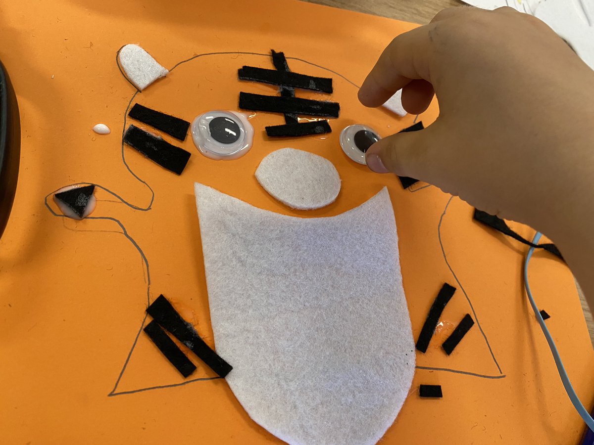 SarahHROM's tweet photo. Soooo much fun with @AISBucharest Grade 1s in the #Makerspace today! Creating character puppets and settings for their realistic fiction work that they will use in Puppet Pals to create movies of their stories #literacyconnection @ErinFazekas @Sarah_Metz1 https://t.co/wyDSlk3Rj2