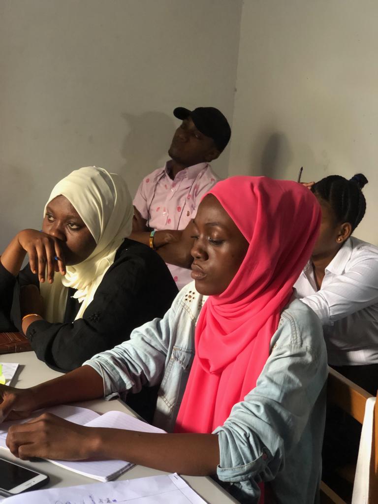 TYVAvijana's tweet photo. Mchana Huu #VijanaMakini Wanakutanisha Wanafunzi Wanaotarajia Kuhitimu na Wahitimu wa Ngazi Mbalimbali za Elimu Mkoani Dar Es Salaam kupitia Programu ya #SchoolOfTYVA. Leo Vijana Wanajifunza juu ya Ujuzi wa Kuajirika (Employability Skills).🤗 https://t.co/eooGiIjMzS