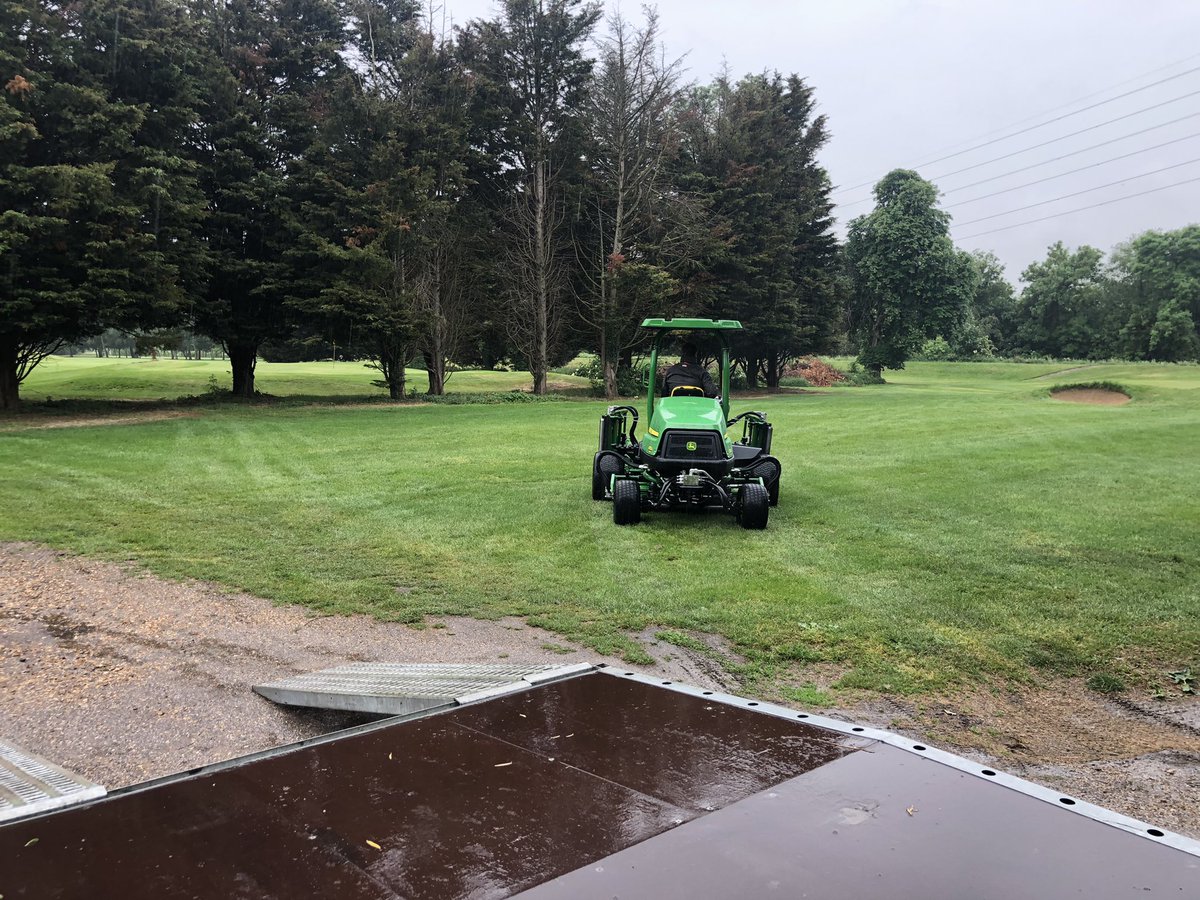 Jamie_Tuckwells's tweet photo. And ending the week with a delivery. Congratulations to @jcbulley on his new role @GolfIlford. And a big thank you for purchasing this ex lease 8700A fairway mower. Great job done by the workshop on the refurb and less than 800hrs on the clock! Enjoy mate 👍 @TuckwellGroup https://t.co/jPpKe1wU0K