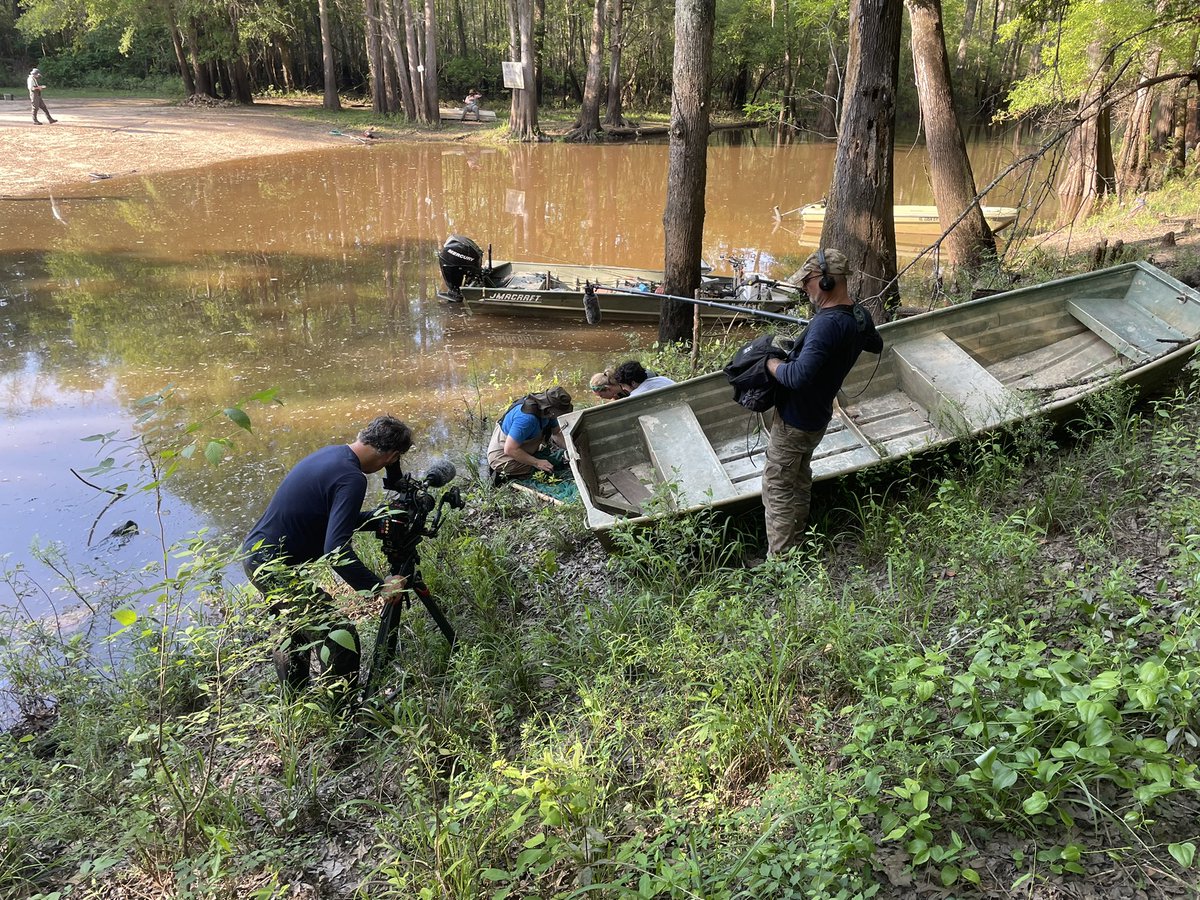 EvoPathAmazonia's tweet photo. More filming for the ARTE documentary on infectious diseases and epidemics/pandemics. Discussing our discover of a new potential environmental pathogen in the southern USA. @hwillia8 @evozoa @BenbowLab https://t.co/Nhw89y72PA